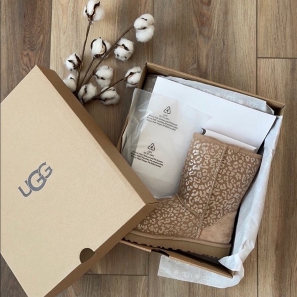 🌿UGG- CLASSIC SNOW LEOPARD BOOTS🌿 - Picture 2 of 15